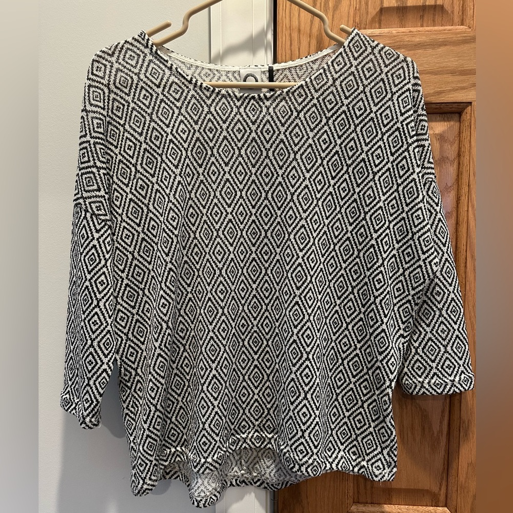 Akemi + Kin / Anthropologie light weight sweater
